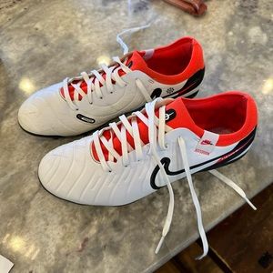 Nike Tiempo Fly Touch Pro - Size 6
Like New!